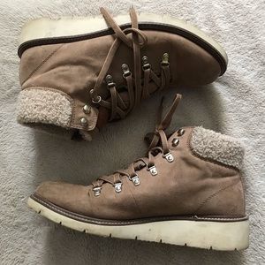 Dr. Scholl’s hiking/winter bootie, size 10